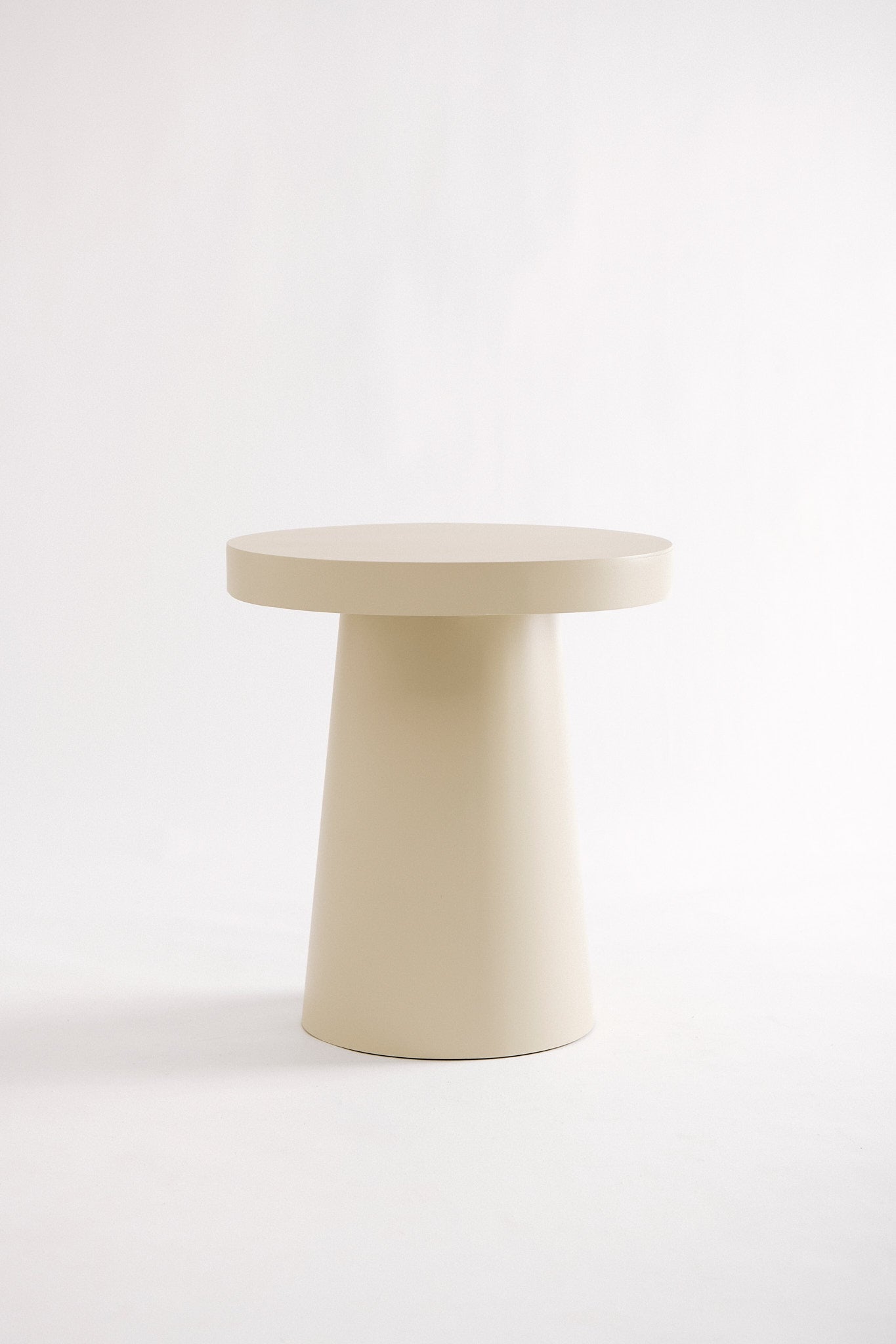 Mesa de exterior beige